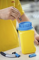 Wandhouder Martor voor verzameldoos gebruikte mesjes geel-2