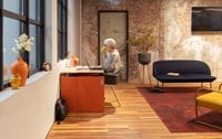 HomeFit_sfeer_henna_oranje_eiken_zit_sta_bureau_kast_compact_B