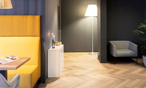 HomeFit_sfeer_wit_zit_sta_bureau_verstelbaar_kast_compact_bureau_A