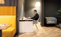 HomeFit_sfeer_wit_zit_sta_bureau_verstelbaar_kast_compact_bureau_C