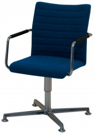 Stoel Alfa gestoffeerd in padding met hoge rug en 4-teens kruisvoet