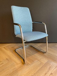 Stoel Gama sledeframe met hoge rug - Showroom aanbieding