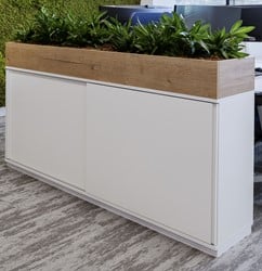 Maatwerk schuifdeurkast met plantenbak voor duo bureau