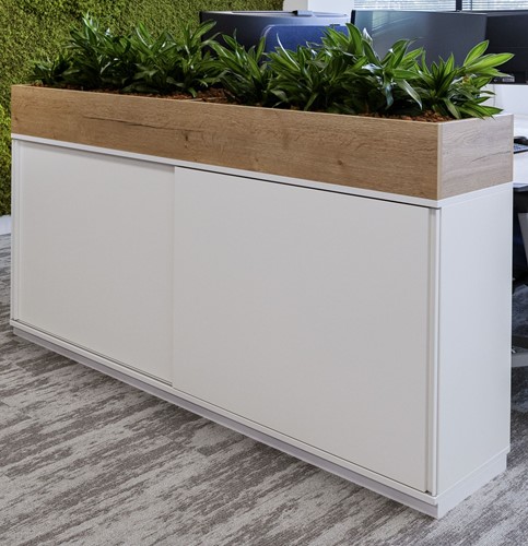 Maatwerk schuifdeurkast met plantenbak voor duo bureau